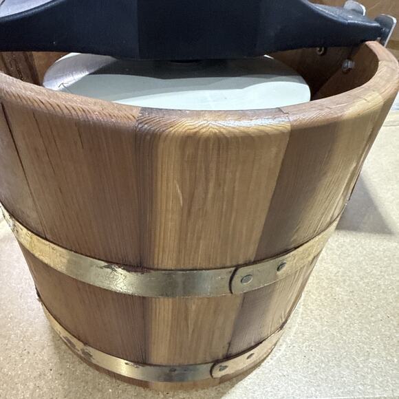 Vintage Richmond Cedar Works 5 Quart Electric Ice Cream Freezer Tested Works - Picture 6 of 12